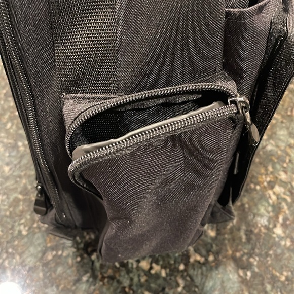 Gatorade Roller bag - black - good condition - 21 inches high - Picture 7 of 9